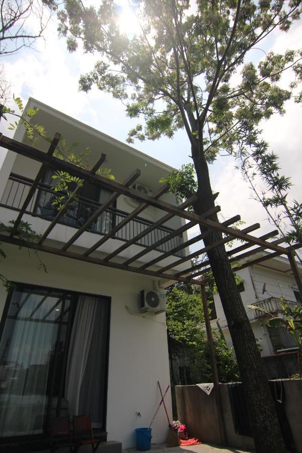Dory Homestay Hue Buitenkant foto